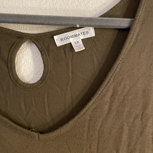 Roommates Green 3/4 Sleeve Ruffled Blouse with lace details size 2X - Picture 2 of 5